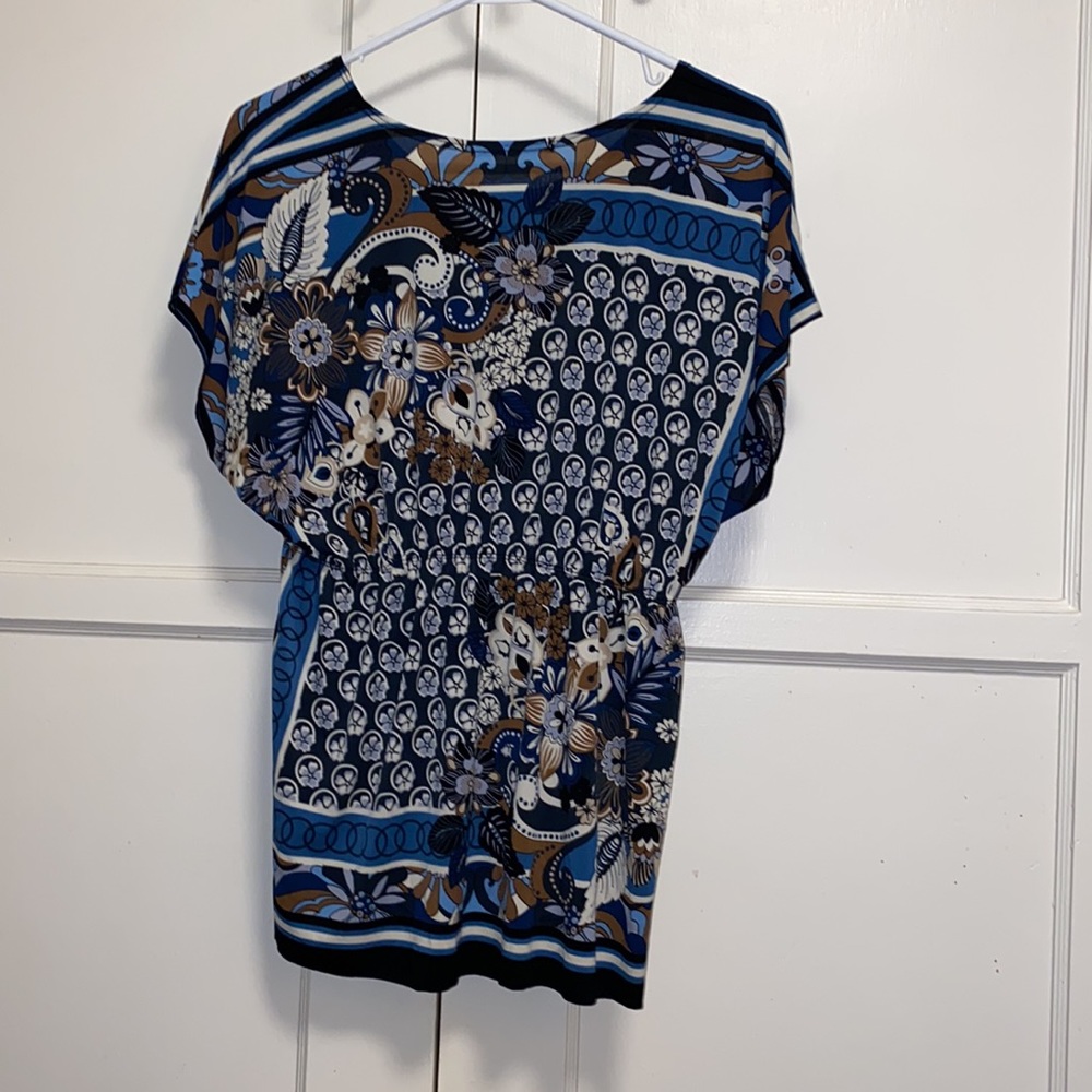 Julie’s Closet Medium Short Sleeve Blouse - Picture 3 of 10